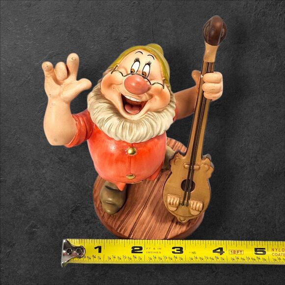Disney Doc “Cheerful Leader” Snow White Seven Dwarfs 1995 Figurine Retired READ - Picture 8 of 9